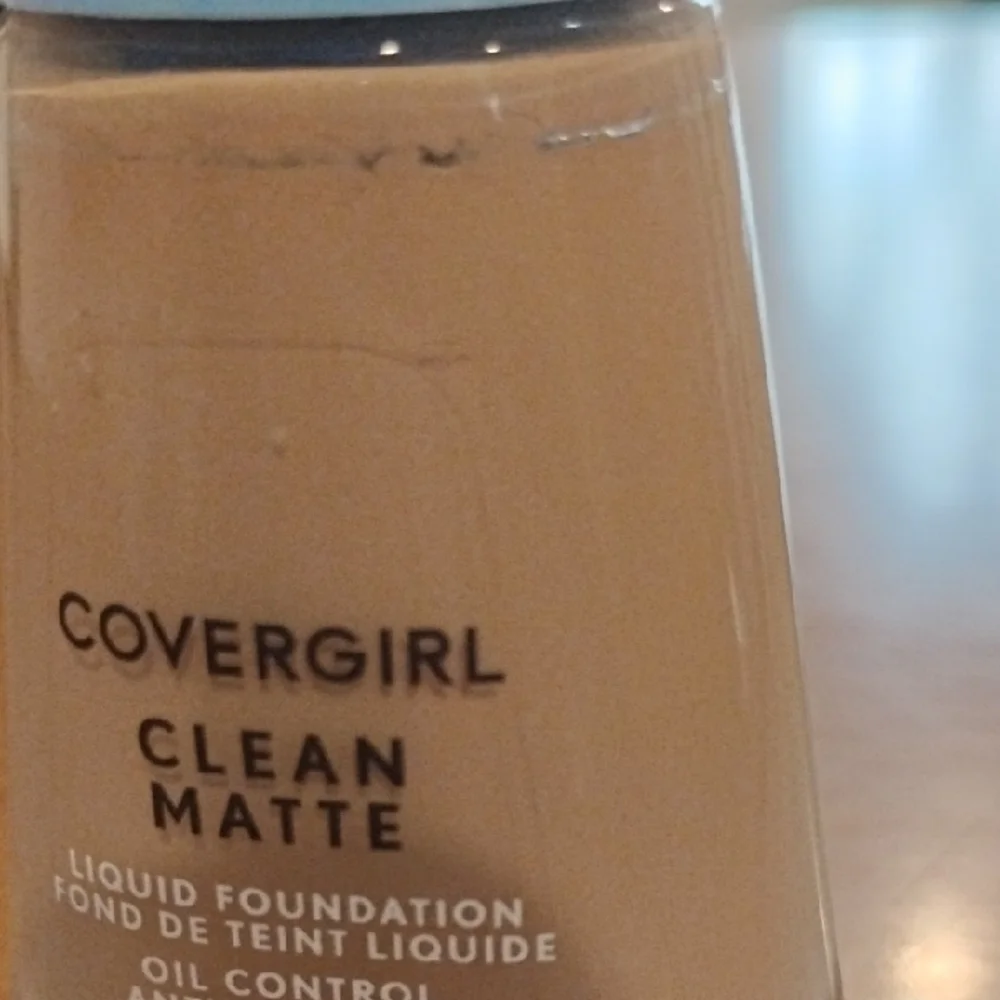 COVERGIRL Clean Matte Liquid Foundation 548 Perfect Beige 1 fl oz Liquid Fresh